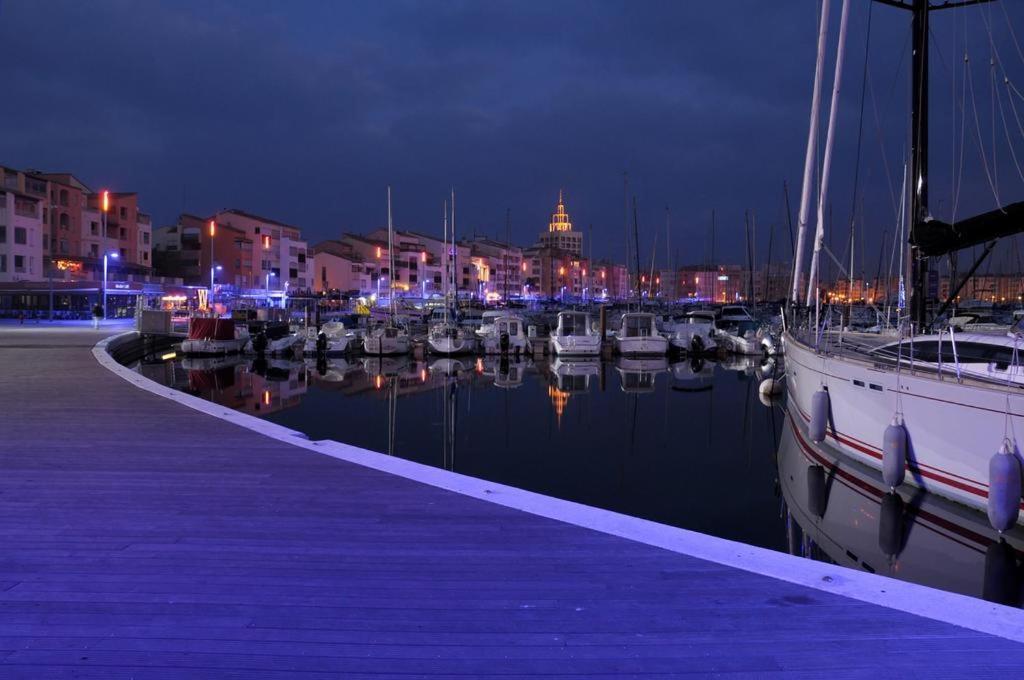 Studio Cabine Vue Port Avec Parking Prive, Piscine, Parc, Boulodrome แอกด์ ภายนอก รูปภาพ